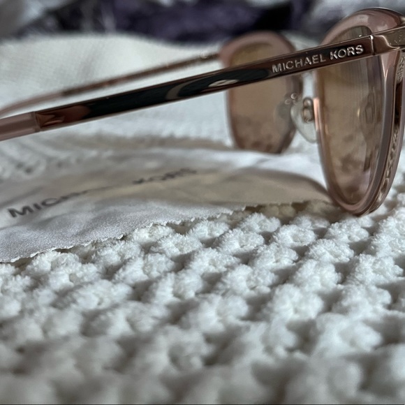 Michael Kors Woman’s sunglasses - Picture 3 of 6